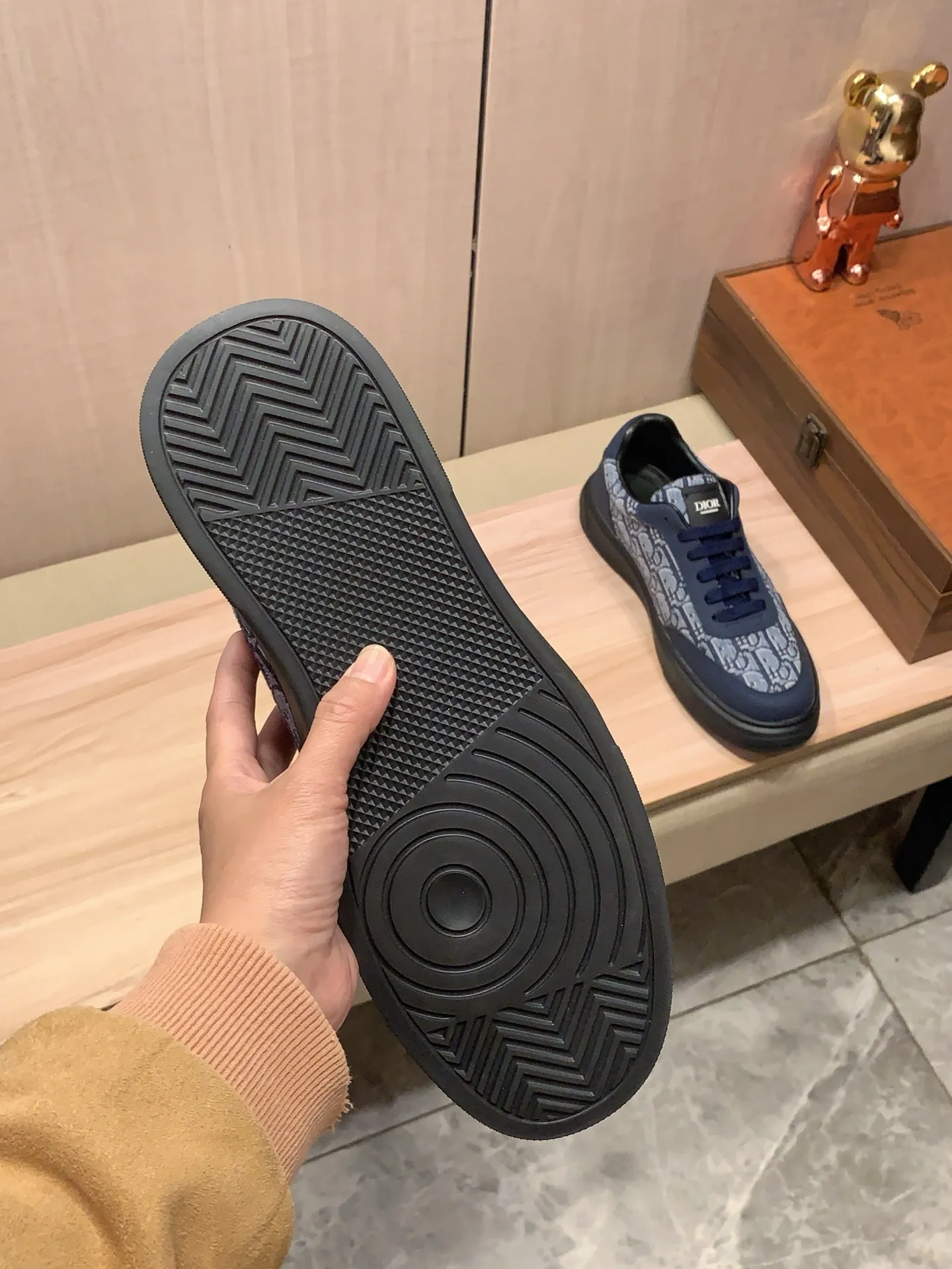 Men's men's shoes💰420💰💰🎩🎩[Lightning][Lightning] "Dior DIOR*" The latest • popular casual shoes, top brand [seduce] luxury ~ purchasing agency, top ~ quality. [Strong] The upper is made of imported breathable cowhide with material ➕ breathable sheepskin feet (•) and fine workmanship. The original stylish and stylish soft rubber wear-resistant and non-slip outsole is light and comfortable on the feet. The real thing looks better when photographed in person. 111: code: 38-44, 3️⃣ colors selected